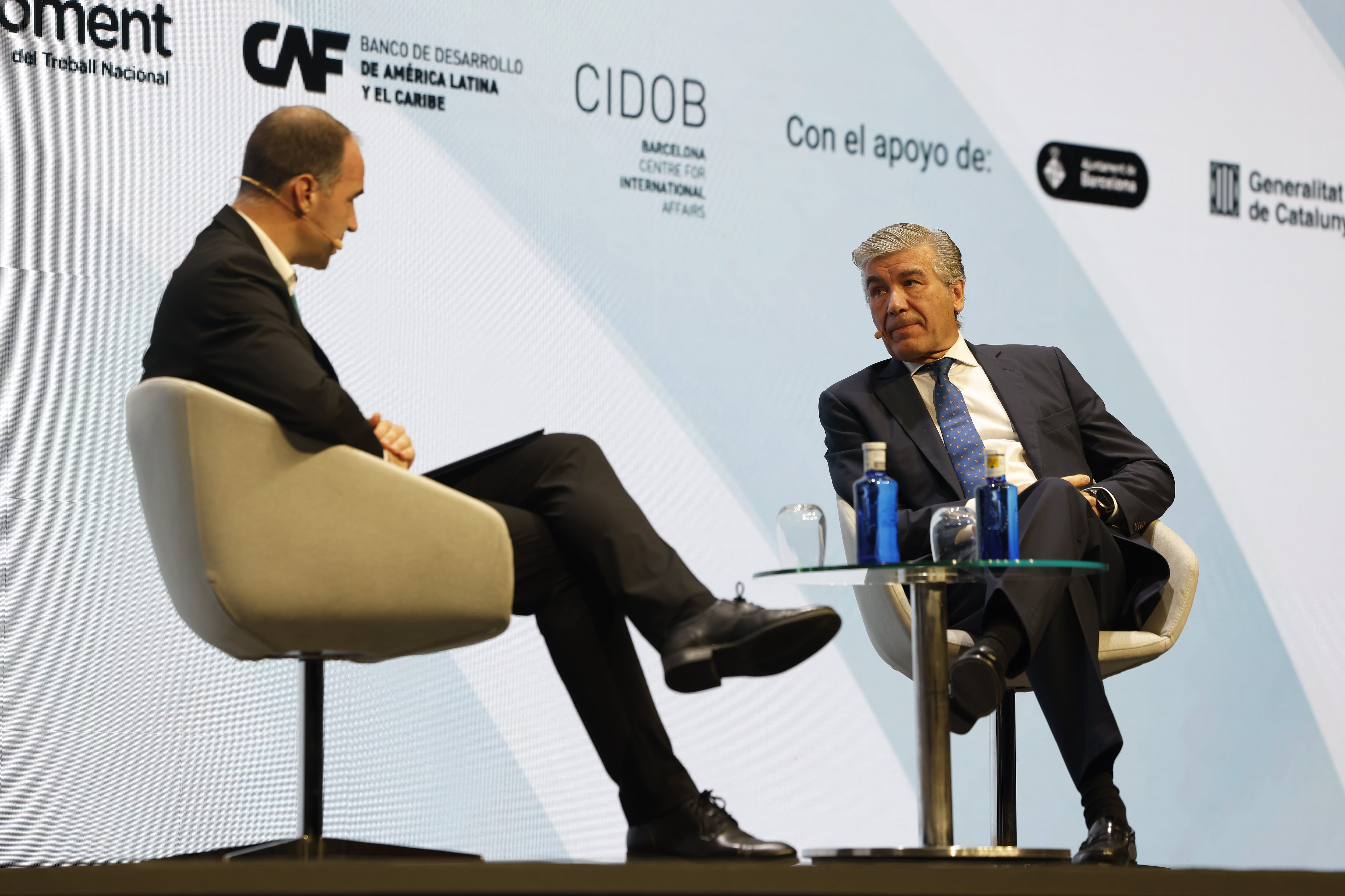 El presidente ejecutivo de Naturgy, Francisco Reynés (derecha), este lunes en el foro World in Progress.