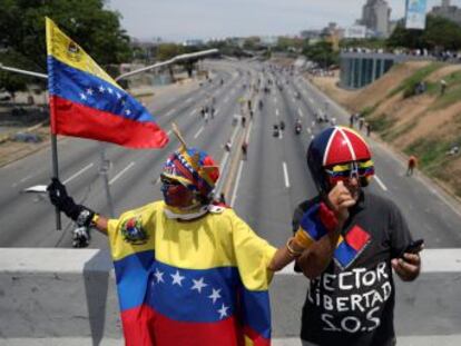 Miles de venezolanos se han congregado en las calles de Caracas para apoyar a Guaidó