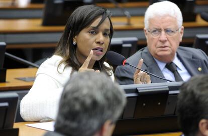 A deputada Tia Eron, durante a votação desta terça-feira.