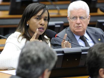 A deputada Tia Eron, durante a votação desta terça-feira.