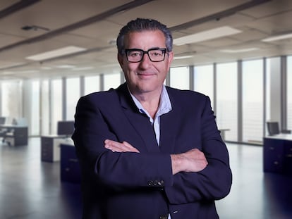 Cablemel, la principal empresa de telecos de Melilla y parte del grupo Gaselec, ha nombrado a Jorge Aragón nuevo director general. Tiene más de 25 años de trayectoria en la industria, destacándose por su experiencia en la venta de productos y servicios. Ha dirigido equipos de alto rendimiento y ha sido parte integral de comités de dirección de multinacionales como Movistar, Grupo Würth, ­TDSynnex, Ingram Micro, Audax, Páginas Amarillas o Grupo Planeta, entre otras.