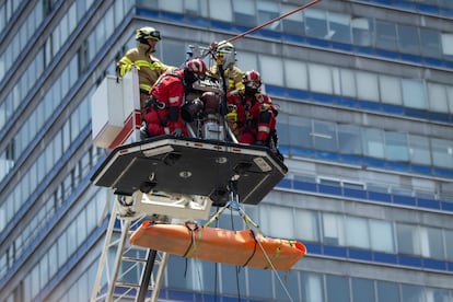Cuerpos de rescate y emergencia participan en el Primer Simulacro Nacional, este 29 de abril 2025. 
