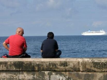 Un barco de la compañía Carnival parte desde Miami con rumbo a La Habana