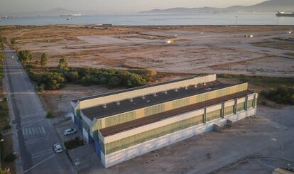 Vista aérea del edificio en la pedanía portuaria de Campamento.