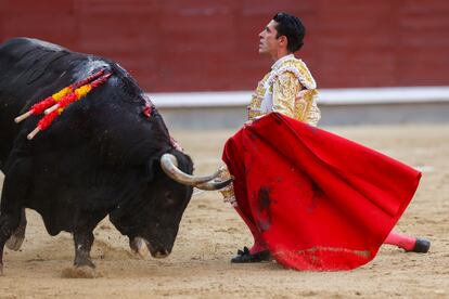 Alejandro Talavante, en el tramo final de su faena de muleta al quinto toro de la tarde.