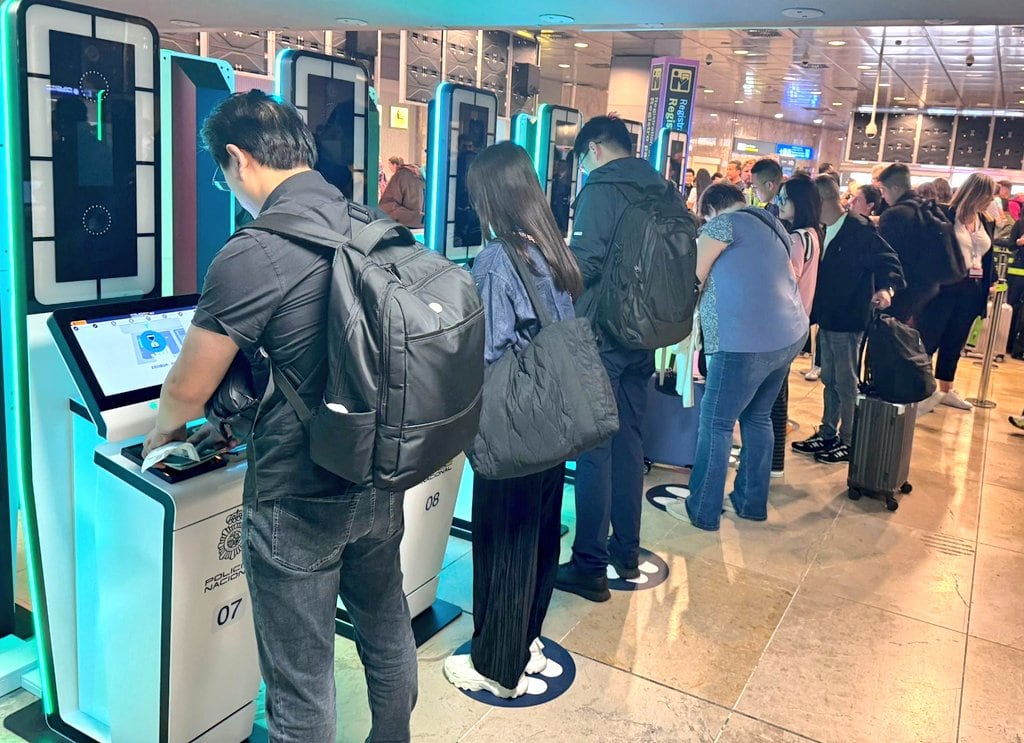 El control aéreo francés y la biometría en fronteras amenazan un verano de récord para el transporte aéreo