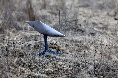 Una pieza del sistema Starlink en la ciudad de Bajmut, en la región de Donetsk, el 8 de marzo de 2023.