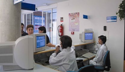 Mostrador de un centro de salud de Valencia.