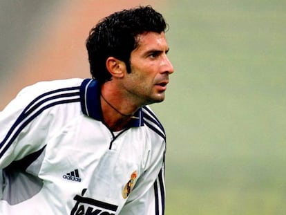 Luis Figo en un partido del Real Madrid contra el Galatasaray disputado en 2000, justo después de dejar el Barcelona.