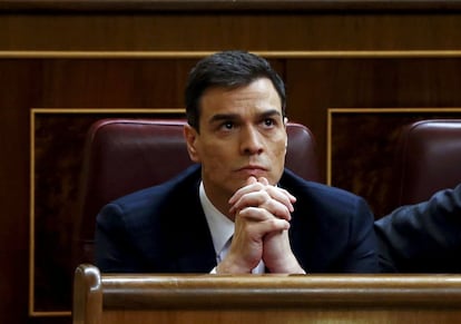 El candidat del PSOE, Pedro S&aacute;nchez, durant la votaci&oacute;. 