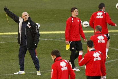 Paco Jémez da instrucciones durante un entrenamiento