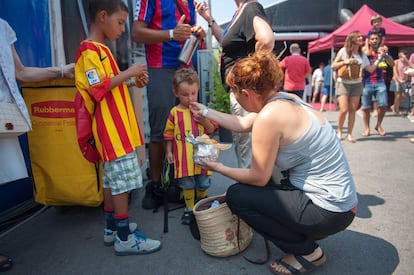 Els socis han anat al camp del Barça amb la família.