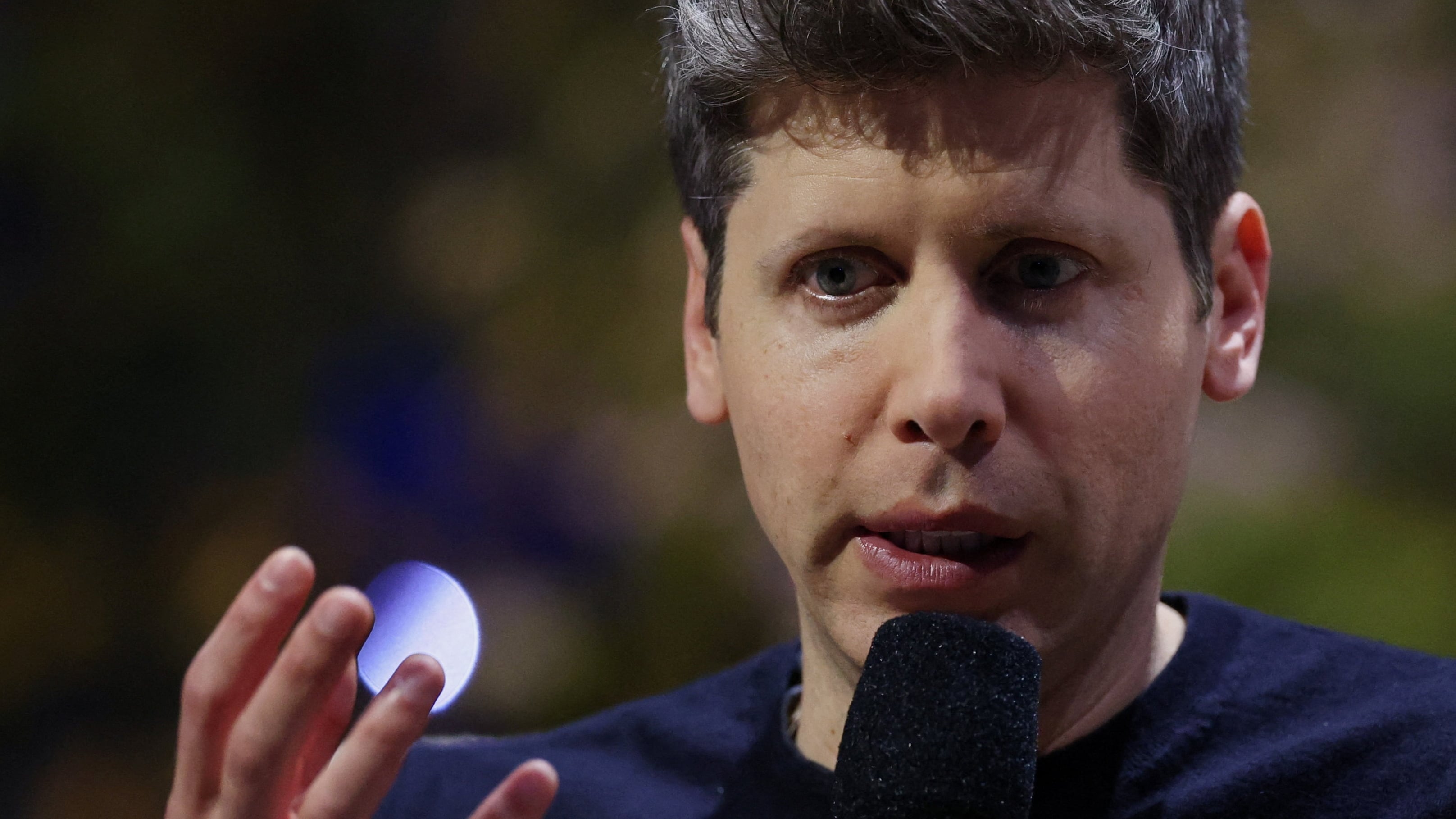 Sam Altman insiste en el peligro de la IA: “El mundo hace bien en tener miedo, pero debe confiar en nosotros”