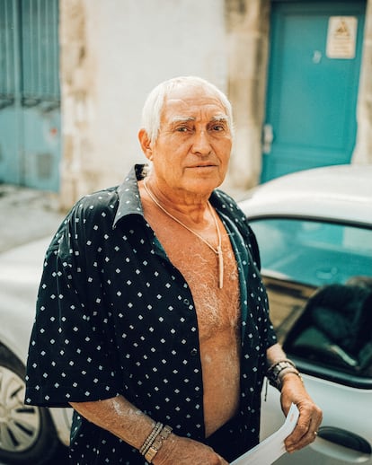 Jacques fue pescador. Recuerda los kilos de anguilas que capturaba. Ahora, los estanques están muertos, la sal sube y todo está desapareciendo. 