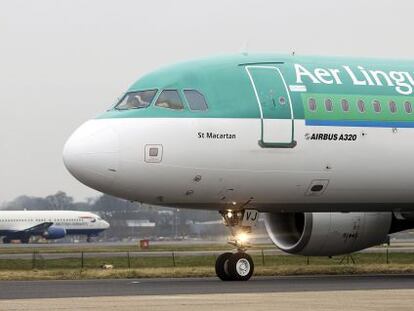 Aviones de Aer Lingus y British Airways en el aeropuerto de Gatwick.