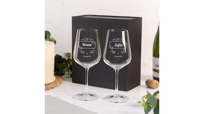 Copas de vino personalizables.