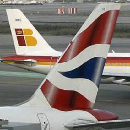 Aviones de Iberia y British Airways en el aeropuerto de Barajas en Madrid