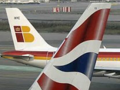 Aviones de Iberia y British Airways en el aeropuerto de Barajas en Madrid