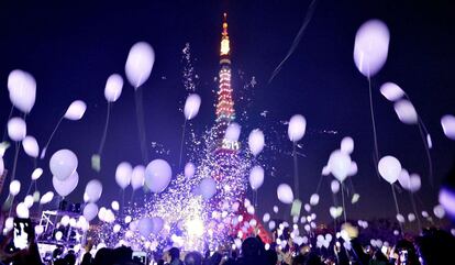 2.000 globos al aire en Tokio. 