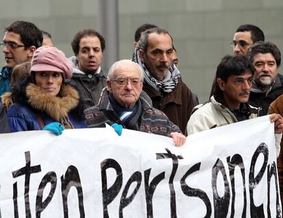 Concentración de Cáritas en bilbao tras la muerte de una persona sin hogar