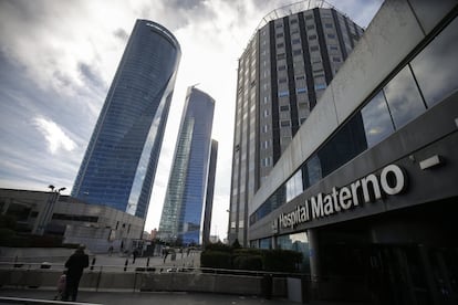 Los facultativos de este centro, que ha cumplido 54 años, siempre han sido pioneros y son la principal causa de que el centro hospitalario naciera siendo el líder de la sanidad pública española y hoy siga siendo el mejor valorado de todo el país por los profesionales sanitarios, pese a sus puntos débiles: instalaciones antiguas y periódica saturación en las urgencias. Además, es el único de España que coordina una red europea de hospitales por ser referencia internacional en cirugía pediátrica y es el que más patentes registra.