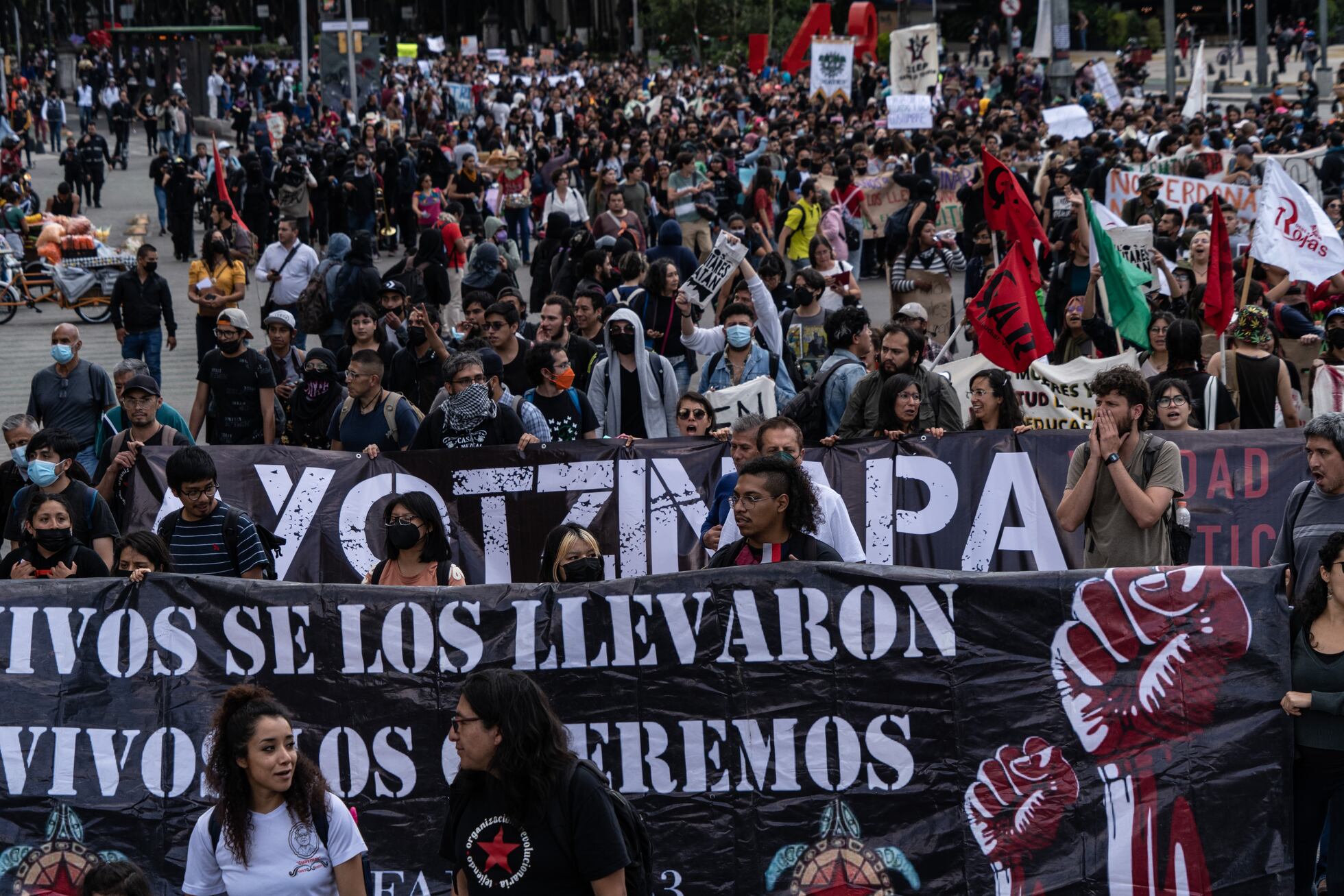 La marcha por los ocho años de la desaparición de los 43 normalistas de ...