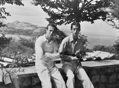 Manolete (derecha), junto a Pepe Luis Vázquez, su amigo y competidor, en San Sebastián.