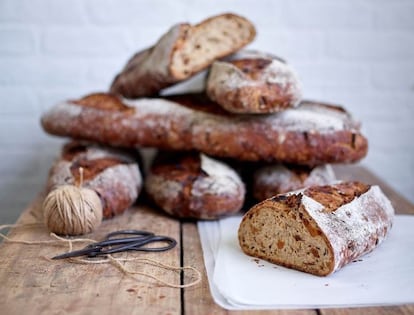 El fabricante Puratos apuesta por los granos y semillas enteros infusionados en masa madre inactiva. Es un proceso inspirado en el método de elaboración del pan alemán, ya que también añade una larga etapa de fermentación. El resultado es un pan hidratado, fresco y sabroso.