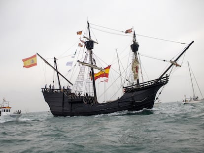 Réplica del barco que navegó el capitán Fernando de Magallanes hace 500 años, y que ahora llega al sur de Chile para conmemorar el quinto centenario de la expedición.