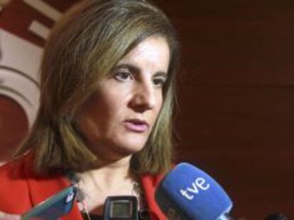 La ministra de Empleo y Seguridad Social, Fátima Báñez, en declaraciones a los medios de comunicación en Moscú, donde ha participado en una reunión de los ministros de Trabajo de los países del G-20
