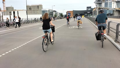 Un carril bici de casi diez metros de ancho, uno de los más amplios de la ciudad danesa.