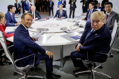 El presidente de francés, Emmanuel Macron (a la izquierda), y el estadounidense, Donald Trump, con el resto dirigentes, durante un encuentro en el G7.