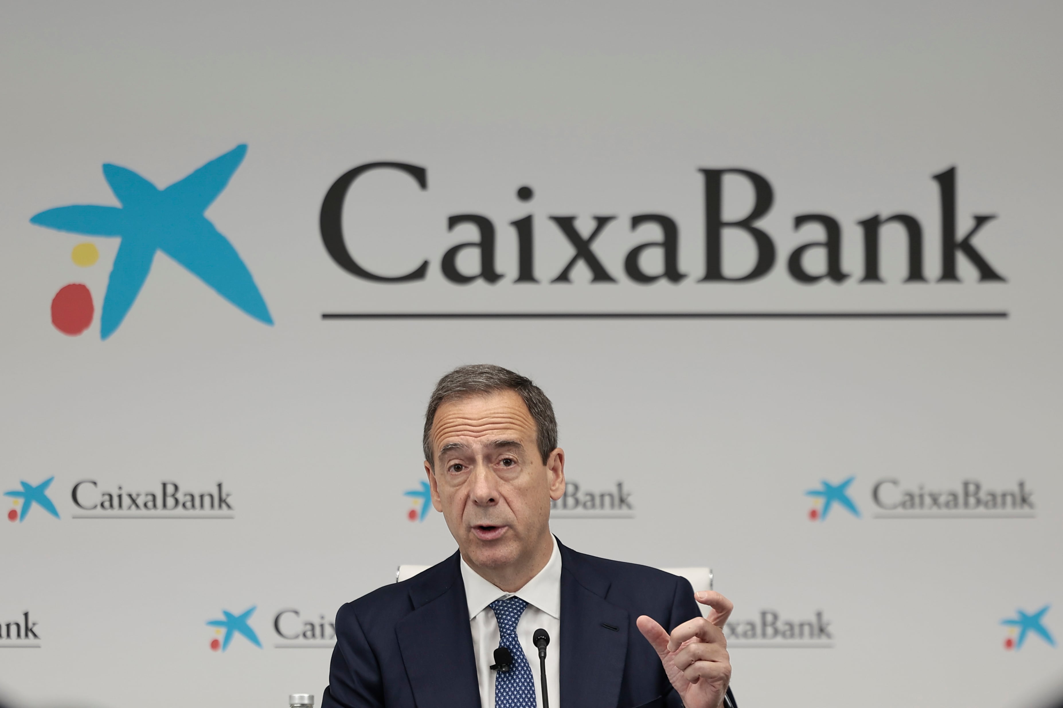 CaixaBank descarta un plan de prejubilaciones y apuesta por aumentar plantilla en los próximos años