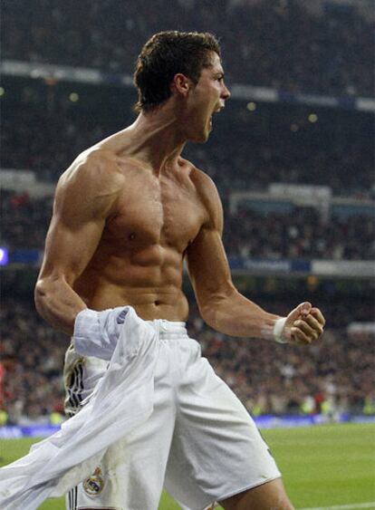 Cristiano celebra su gol al Almería.