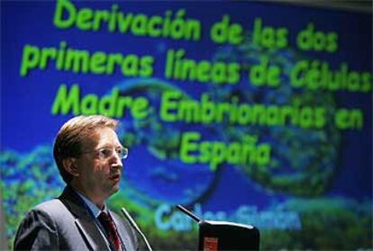 El investigador Carlos Simón Vallés, en su intervención en el I Foro Mundial de Biotecnología de Valencia.