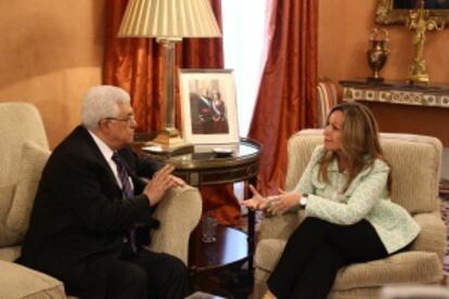 Mahmud Abbas con Trinidad Jiménez