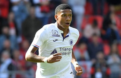 Todibo, en un partido con el Toulouse.