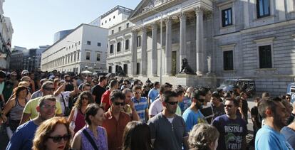 Protesta de funcionarios frente al Congreso esta tarde.