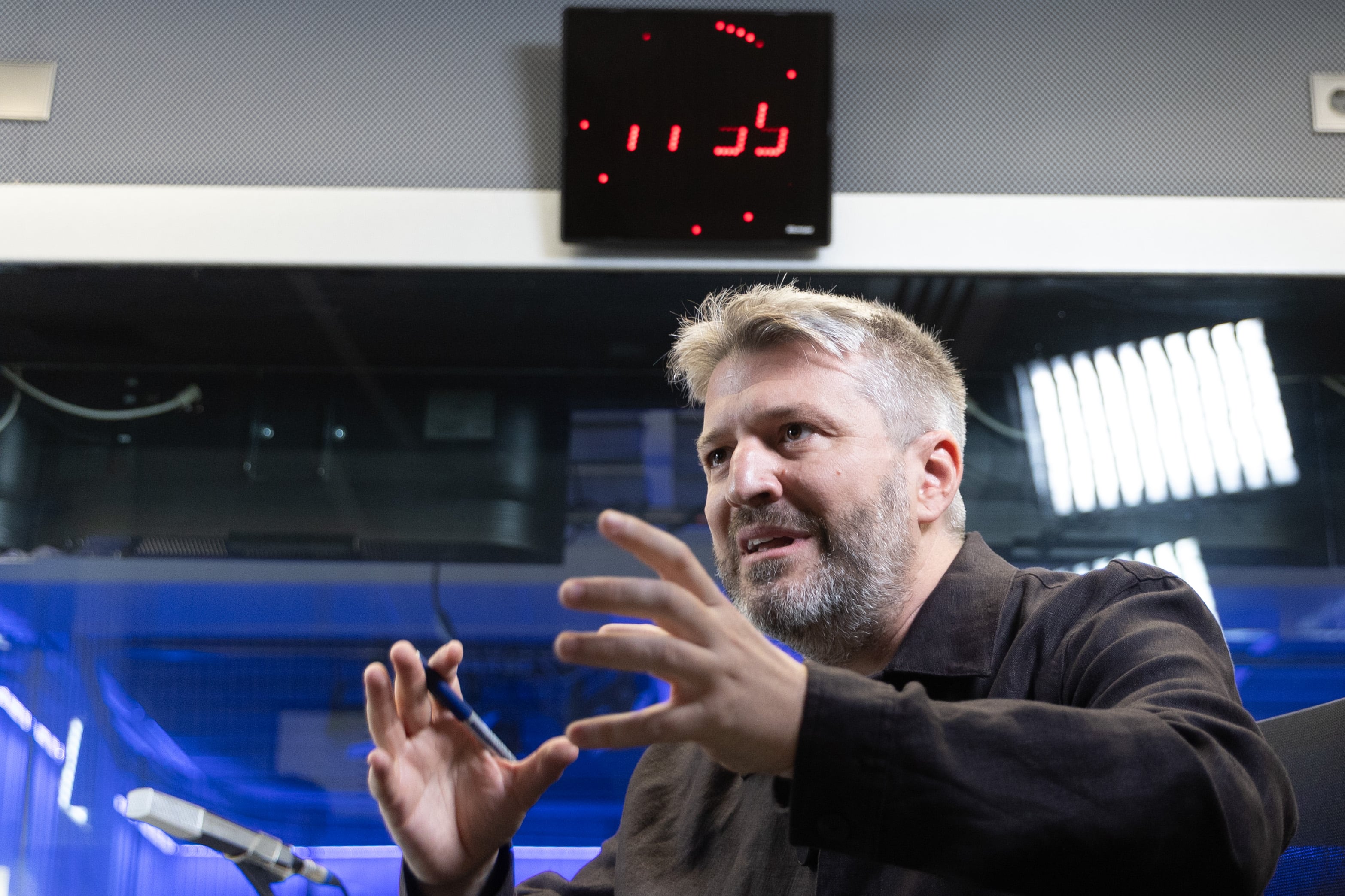 Aimar Bretos, director de 'Hoy por hoy', durante la entrevista. 