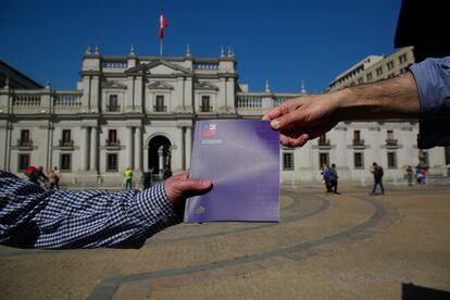La pasada propuesta constitucional durante el referéndum de 2022 en Santiago, Chile.