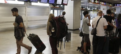 Viajeros en el aeropuerto Adolfo Su&aacute;rez Madrid-Barajas.