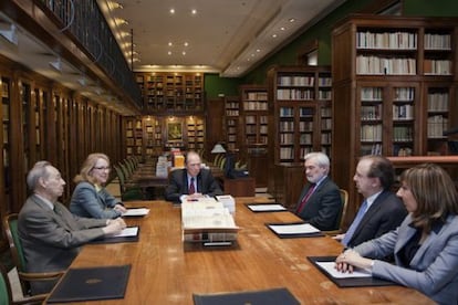 Acto de entrega del nuevo diccionario en la sala Dámaso Alonso de la RAE.