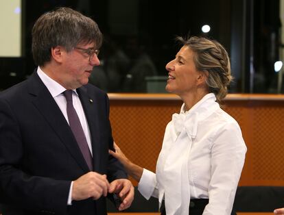 Carles Puigdemont y Yolanda Díaz, el lunes en el Parlamento Europeo.