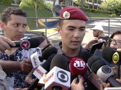 O tenente Pedro Aihara, porta-voz do Corpo de Bombeiros de Minas Gerais, concede entrevista em Brumadinho.