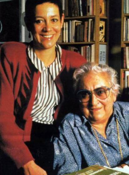 Maria Aurèlia Capmany amb Montserrat Roig, el 1991.
