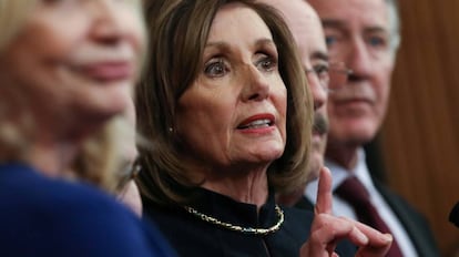 La presidenta de la Cámara de Representantes, Nancy Pelosi, durante la votación de ayer.