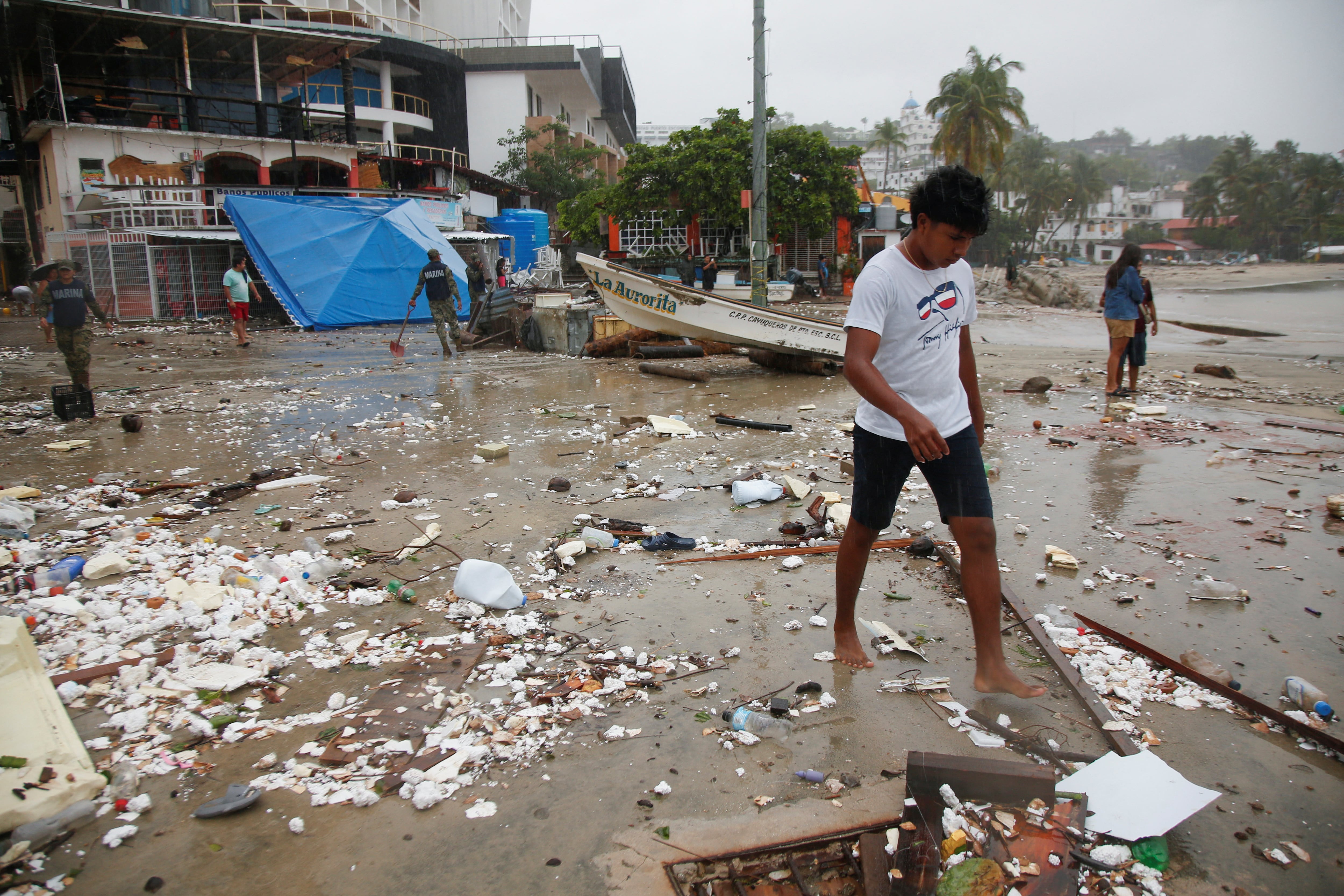 ‘Erick’ se degrada a tormenta tropical y deja un saldo blanco tras su paso por el sur de México