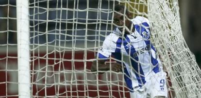 ES15. Aveiro (Portugal), 25/10/2014.- FC Porto's Jackson Martinez celebrates after scoring against Arouca during the Portuguese First League soccer match at Municipal de Aveiro stadium in Aveiro, Portugal, 25 October 2014. EFE/EPA/ESTELA SILVA