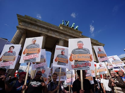 Manifestantes durante una protesta contra las medidas para controlar el coronavirus, en Berlín, a finales de agosto.