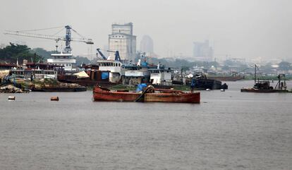 Barcos de pesca en los muelles de la capital de la Rep&uacute;blica Democr&aacute;tica del Congo, Kinshasa, el 21 de diciembre 2016. 